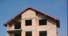 casa in rosu