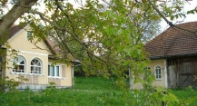 curtea casei